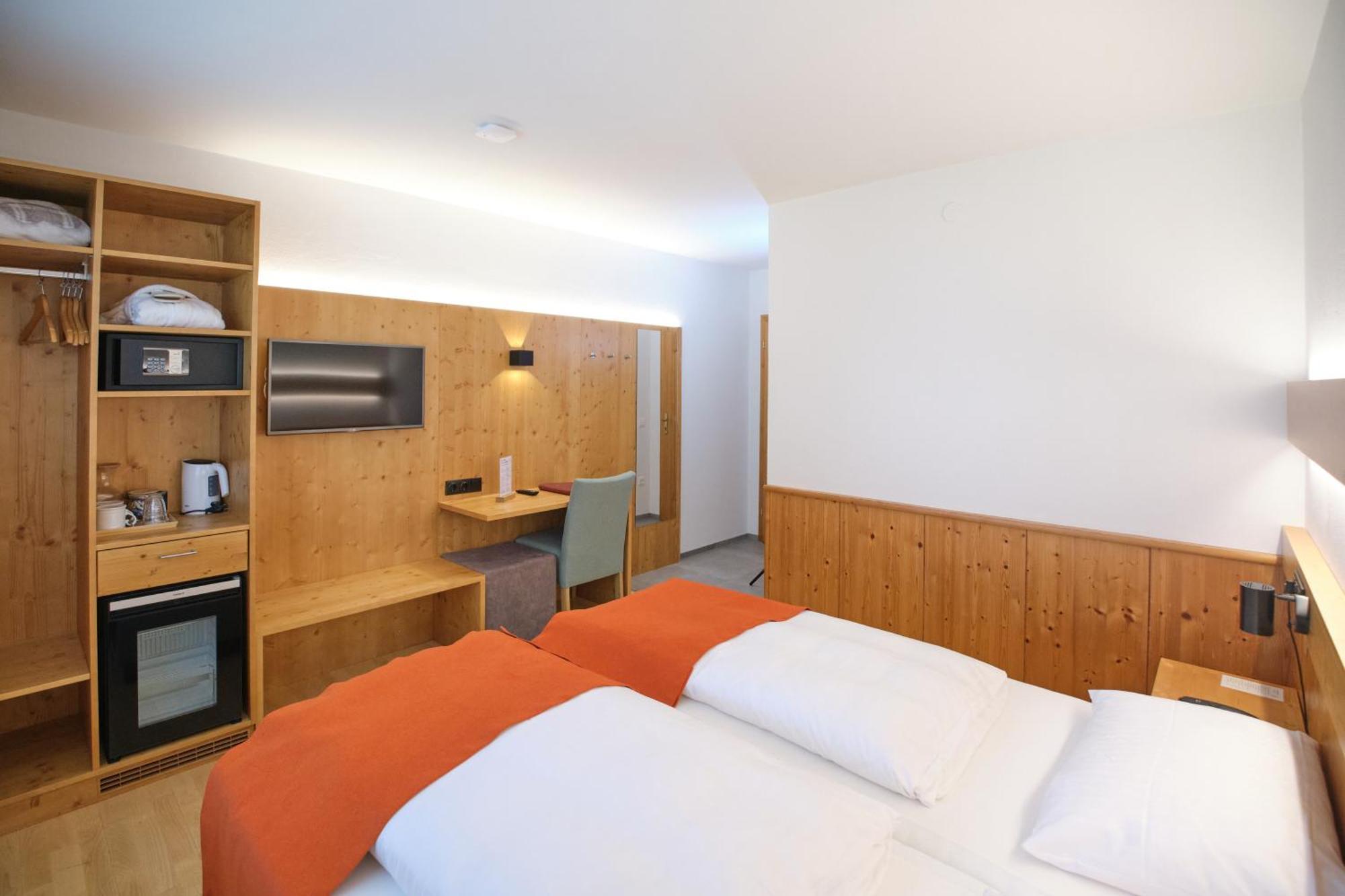 Santner, Hotel ออยเกนดอร์ฟ ภายนอก รูปภาพ