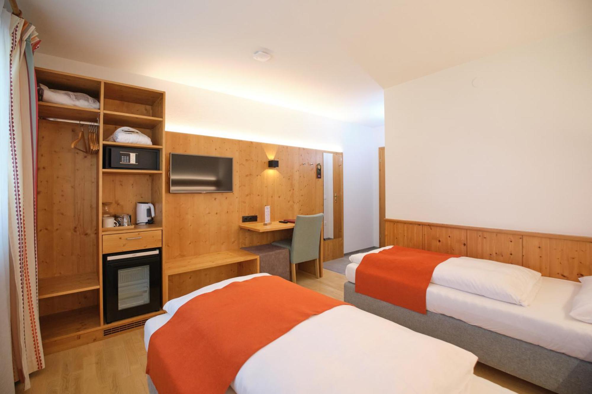 Santner, Hotel ออยเกนดอร์ฟ ภายนอก รูปภาพ