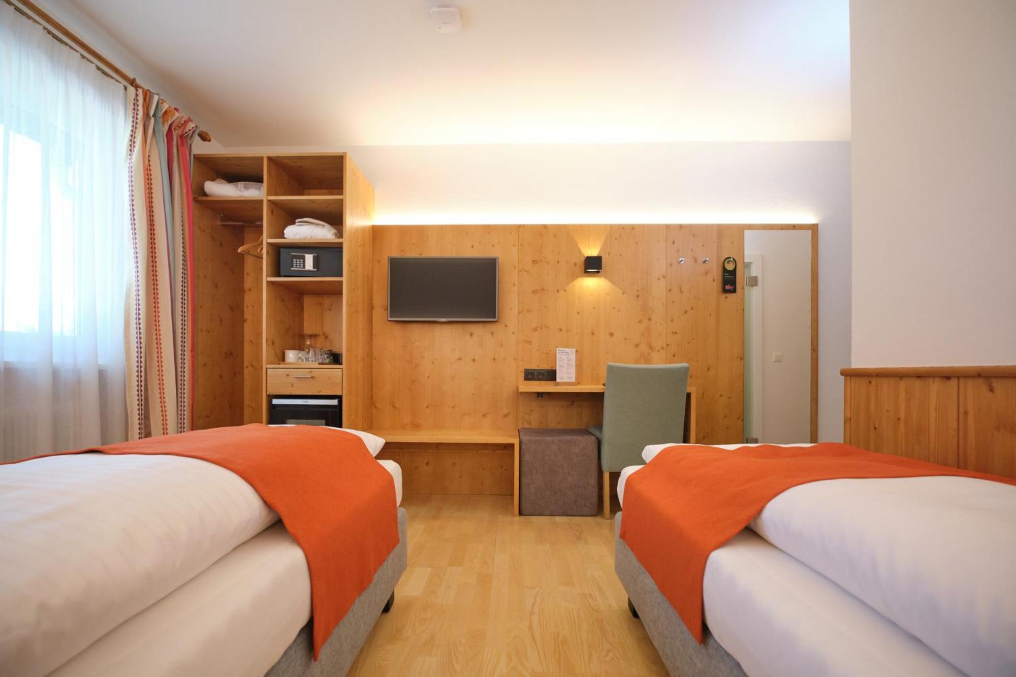 Santner, Hotel ออยเกนดอร์ฟ ภายนอก รูปภาพ