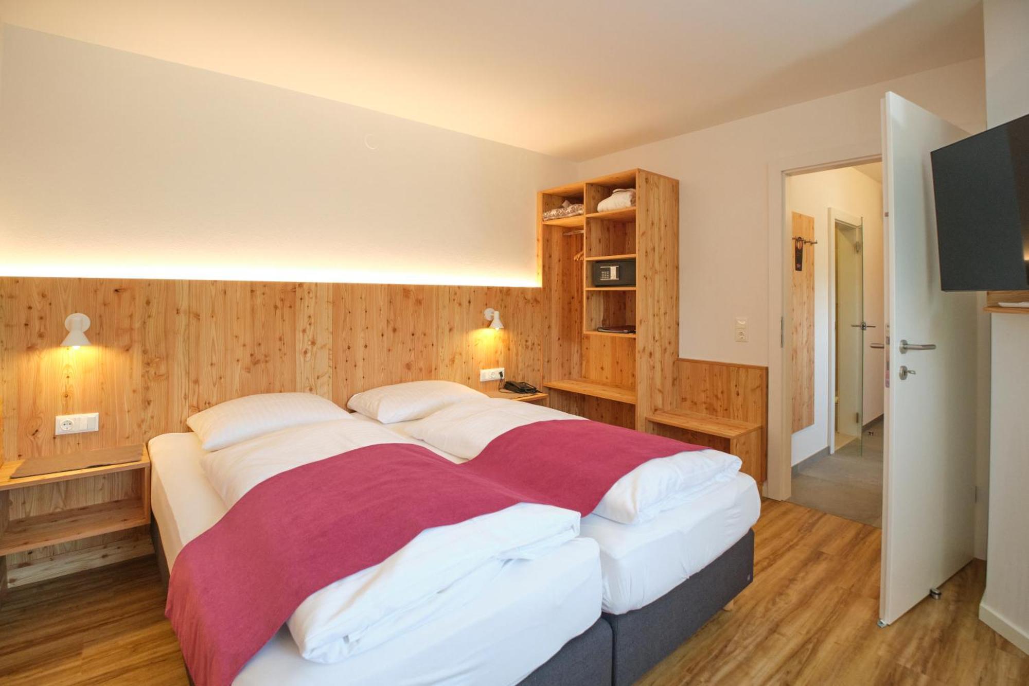 Santner, Hotel ออยเกนดอร์ฟ ภายนอก รูปภาพ