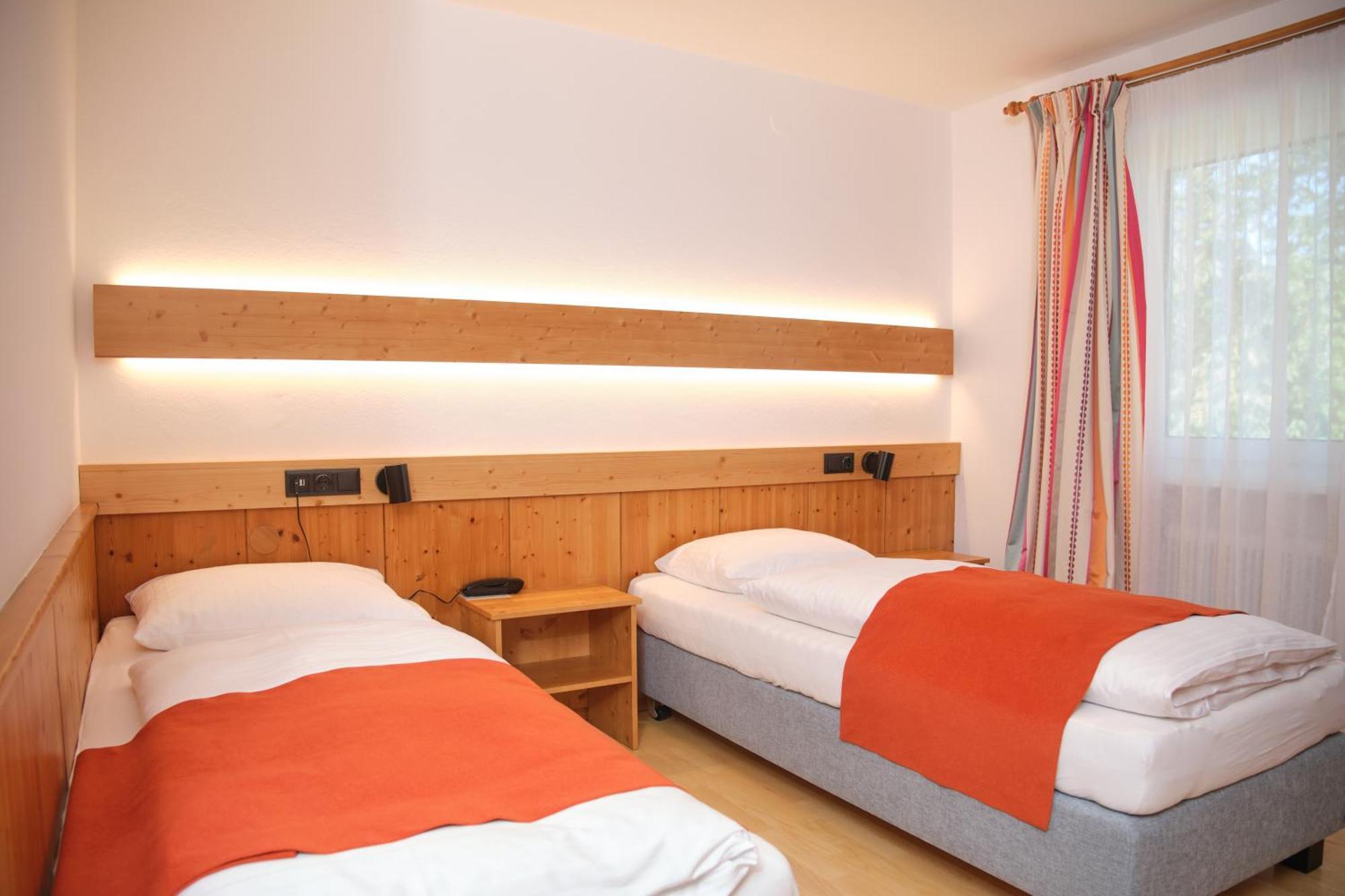 Santner, Hotel ออยเกนดอร์ฟ ภายนอก รูปภาพ